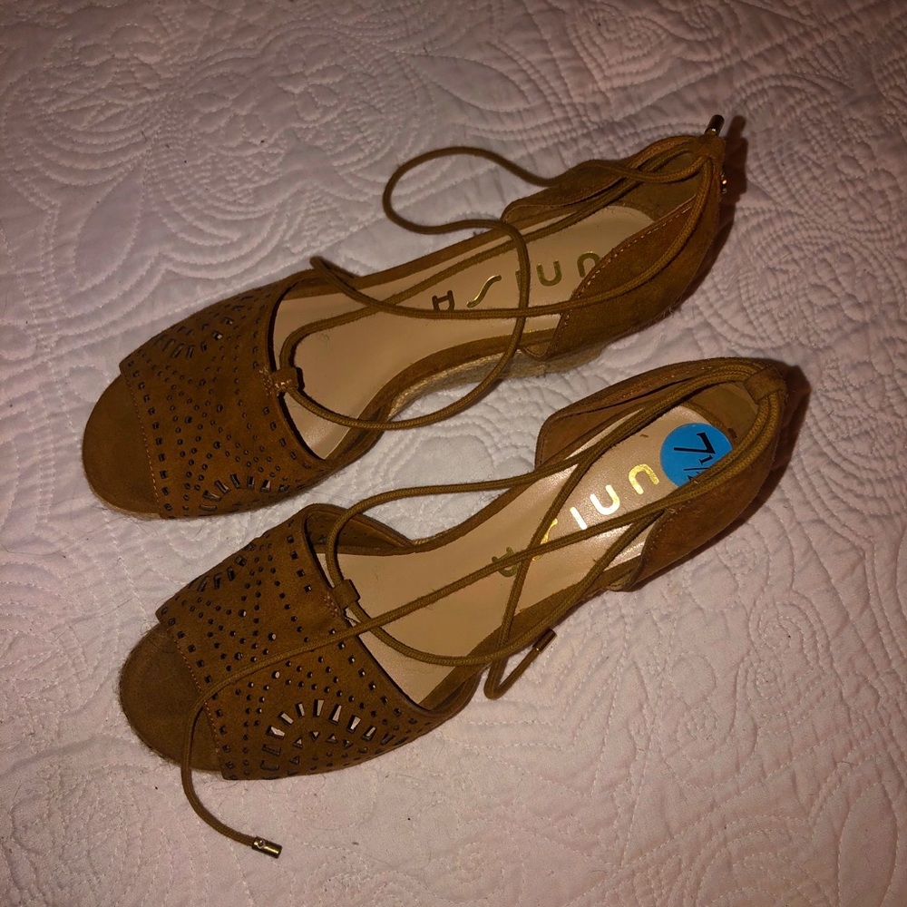 NWOT Unisa Lace Up Sandals